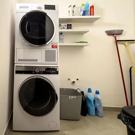 Apartament New 3-bedroom In - 5-minute Walk From The Airport Gudja